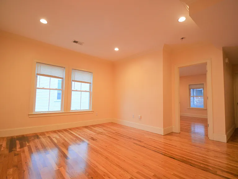 25 Lothrop St #1 — Photo 12