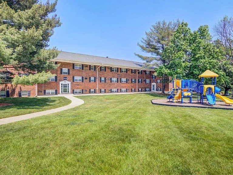 Woodacres Apartment Homes — Photo 41