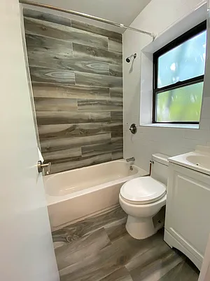 Rented by Lang Realty LLC | media 16