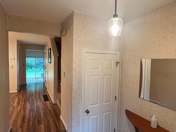 2nd image of 31 Gaslight Ln