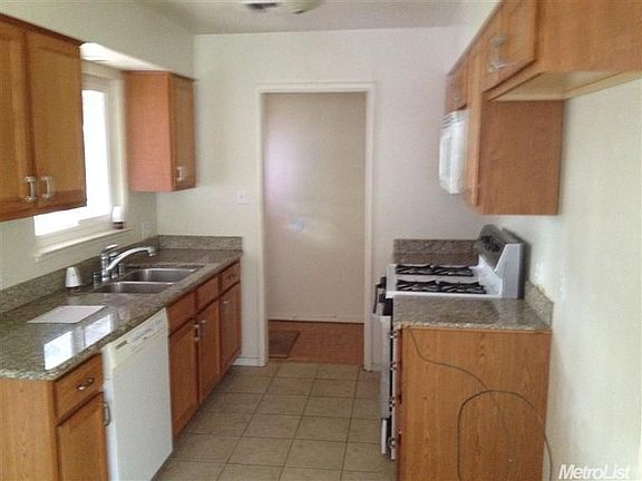3rd image of 2051 Mangrum Ave