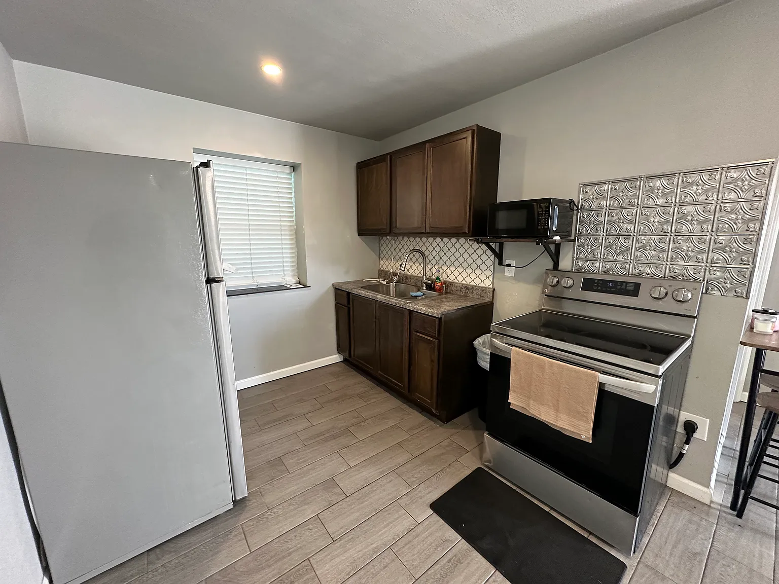 910 S Bliss Ave — Photo 4