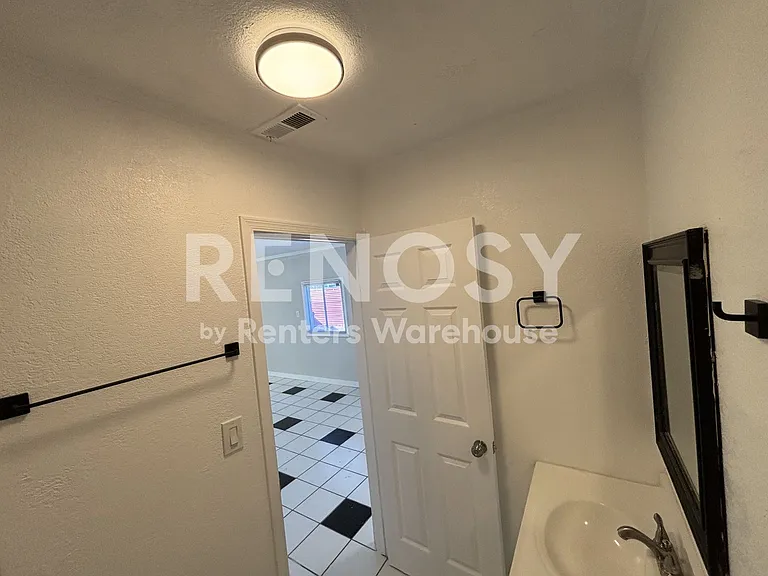 2818 W Heatherbrae Dr — Photo 24