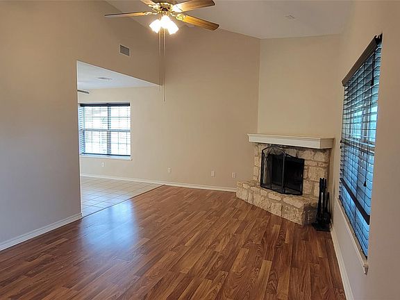 5th image of 195 Cardinal Dr