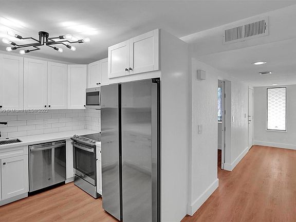 2nd image of 195 Lakeview Dr APT 204