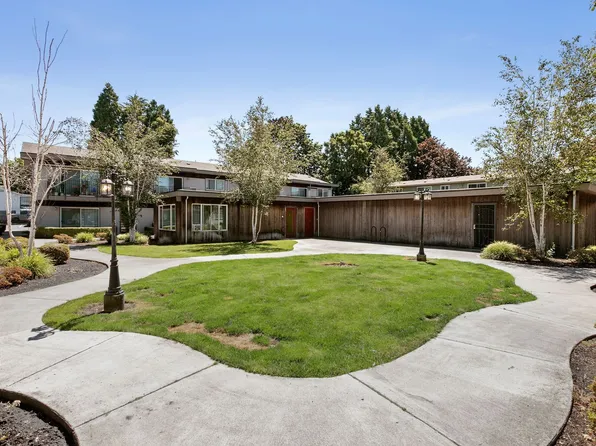 Gateway Crossing, 10332 NE Oregon St APT 16, Portland, OR 97220