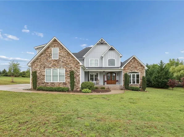 20 Circle Dr, Williamston, SC 29697
