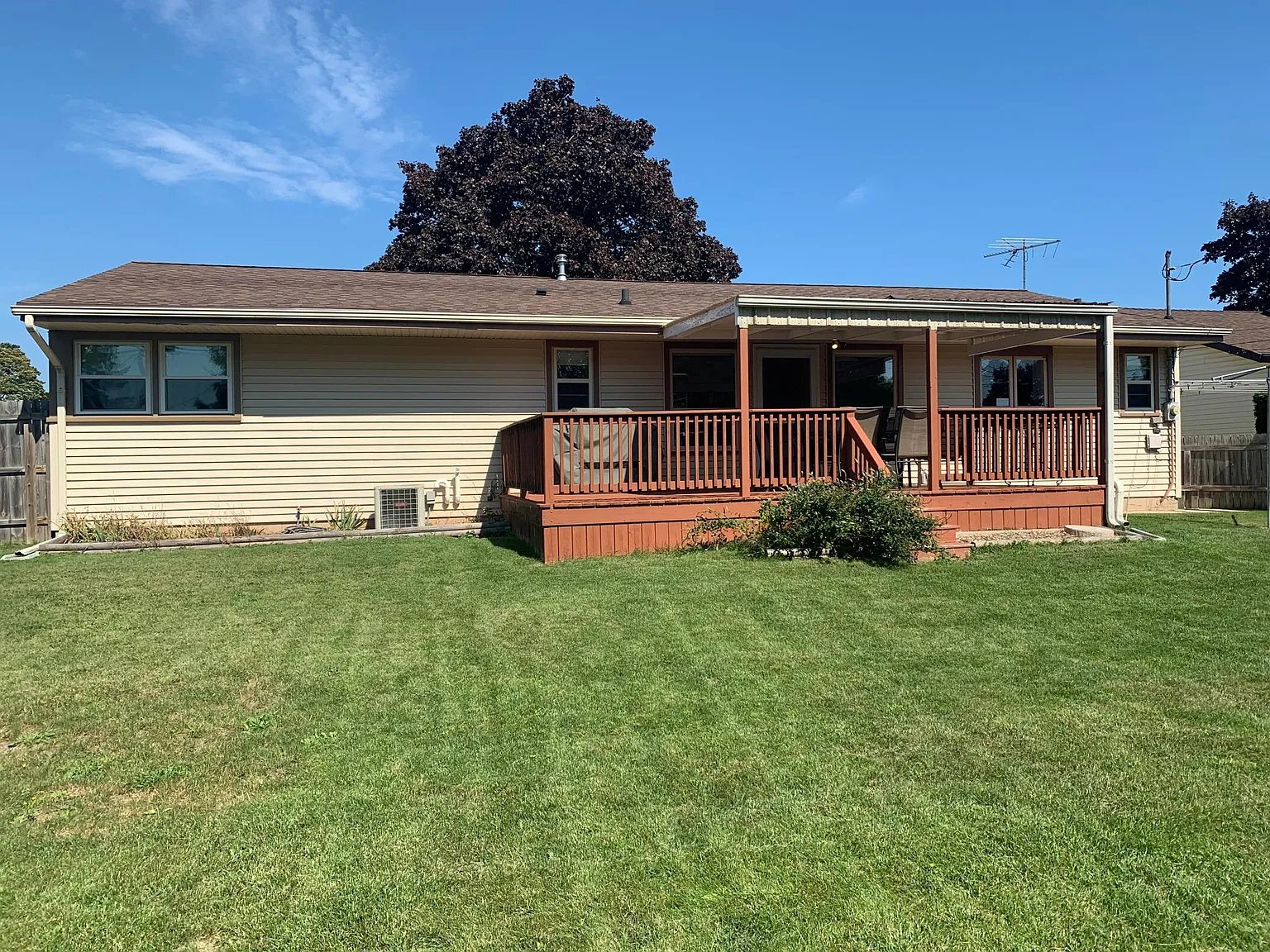 3 bed, 1329 sqft, $2,600 — Photo 2