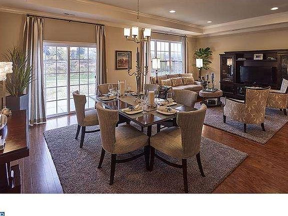 5th image of 15116 Dahlia Dr