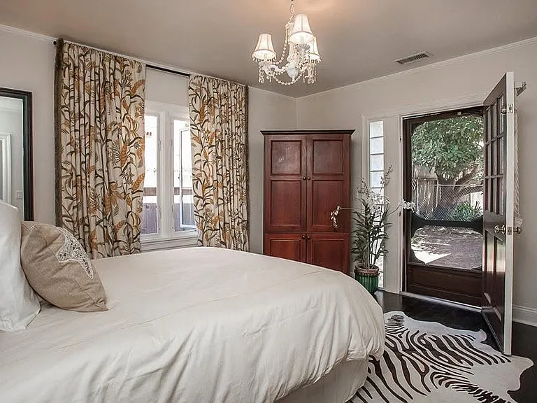 1098 Linden Ave — Photo 16