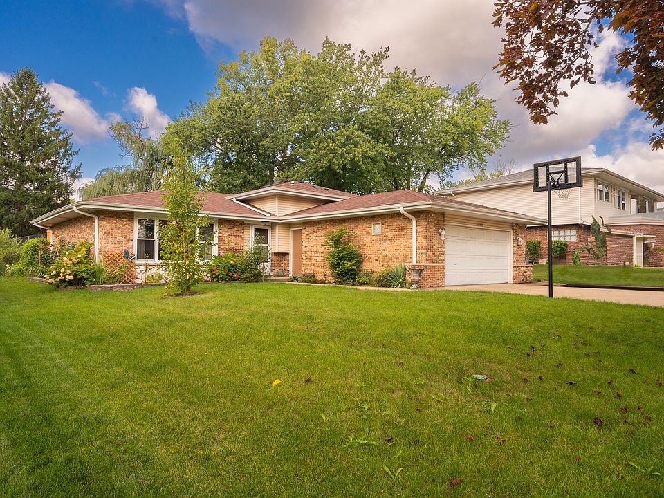 1st image of 10406 Broadmoor Dr
