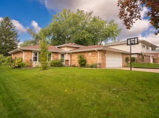 10406 Broadmoor Dr, Palos Hills, IL
