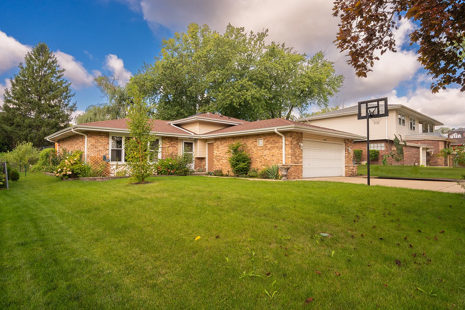 10406 Broadmoor Dr photo 1