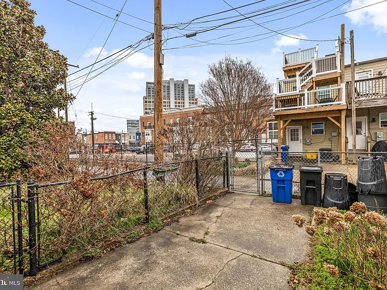 1437 Towson St — Photo 23
