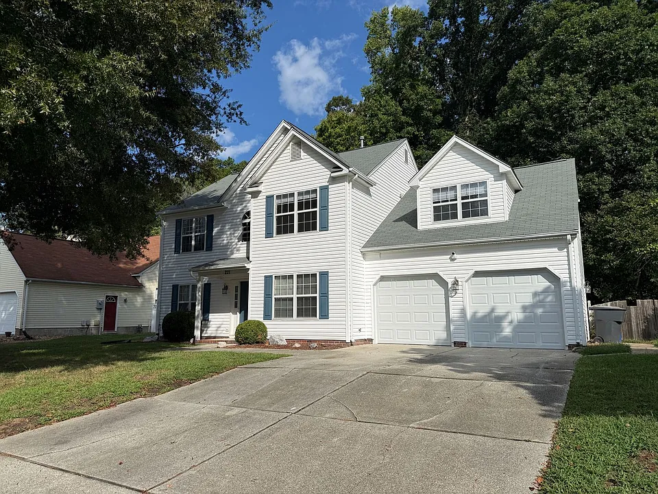221 Sherbrooke Dr