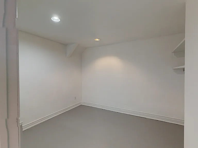21 Rusholme Park Cres #BASEMENT — Photo 8