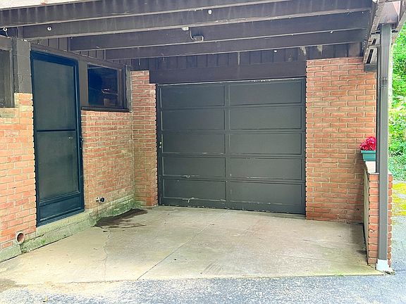 5th image of 468 W Shore Dr