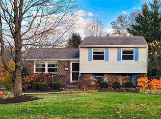 105 Woodridge Dr, Cranberry Township, PA 16066