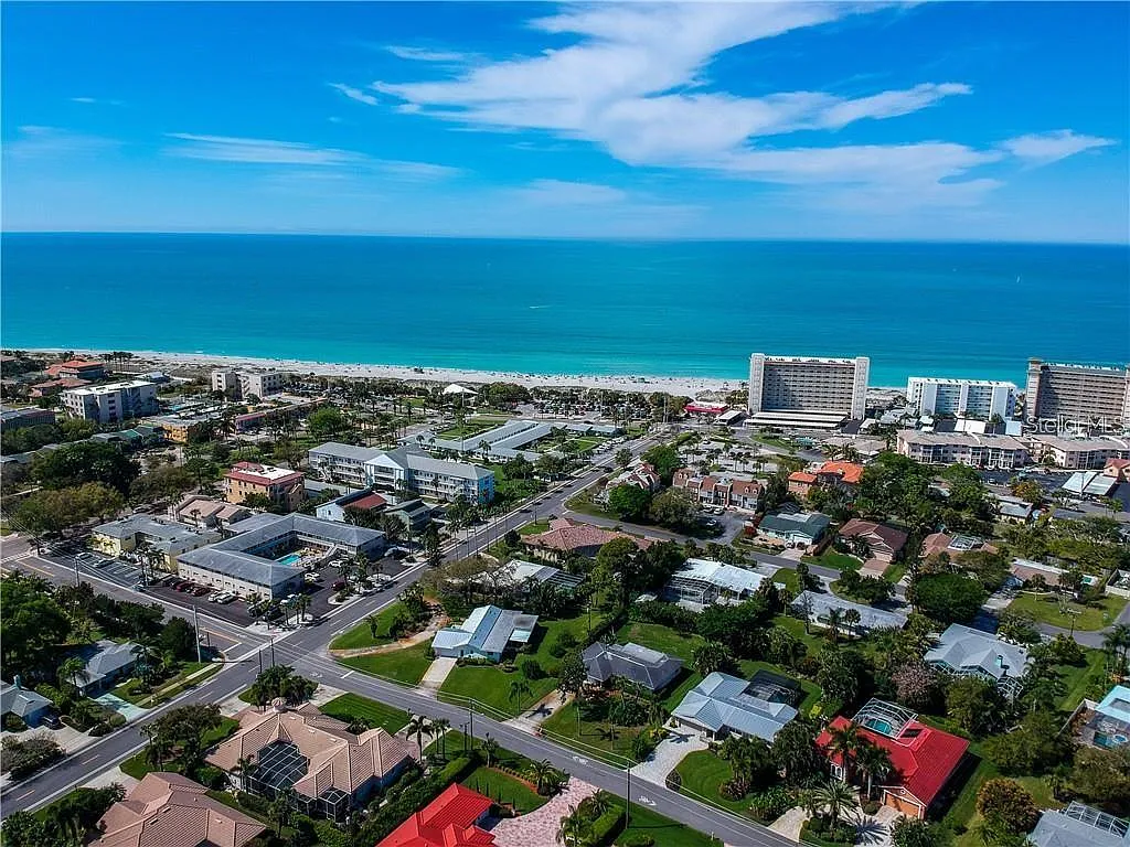 2 bed, 2.0 bath, 977 sqft, $3,300 — Photo 1