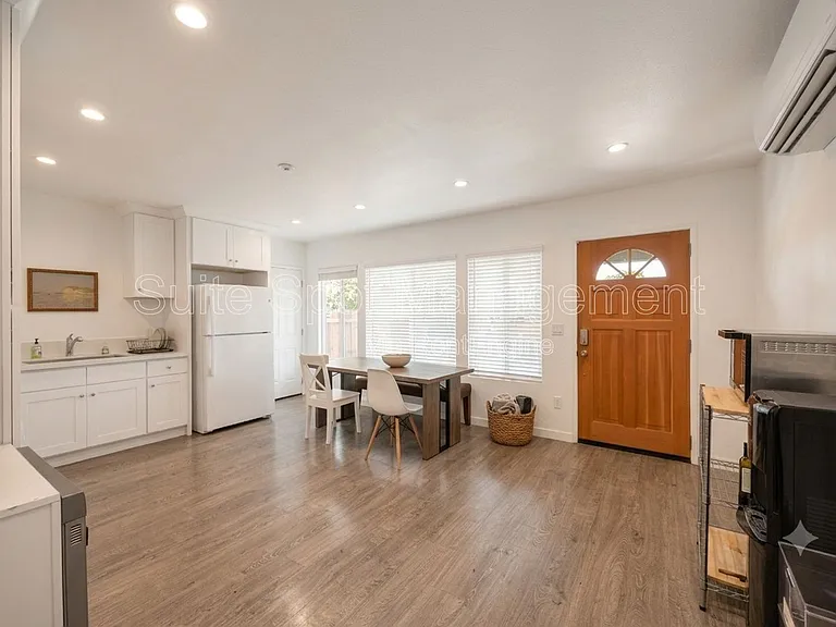 570 N Cambridge St #570 — Photo 2
