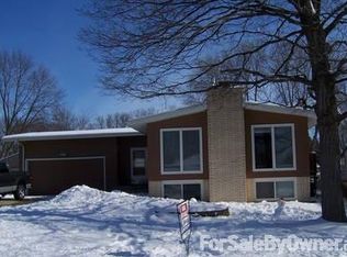 3323 Santa Maria Dr, Waterloo, IA 50702