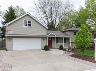 1S155 Myrtle Ave, Oakbrook Terrace, IL