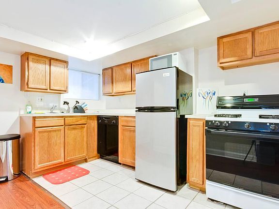 Open kitchen, fully equipped.