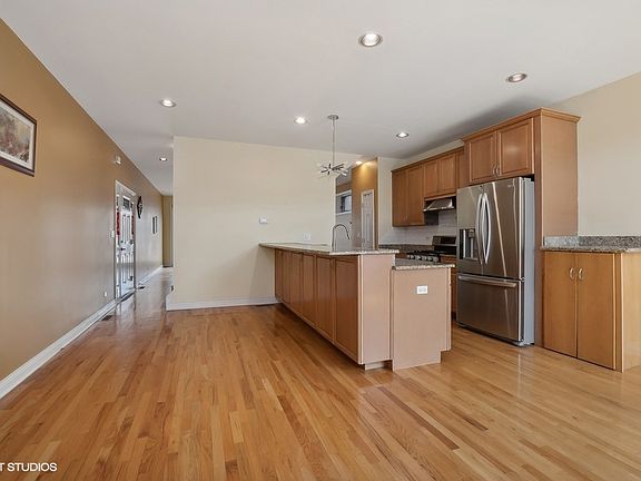 5th image of 3152 S Stewart Ave