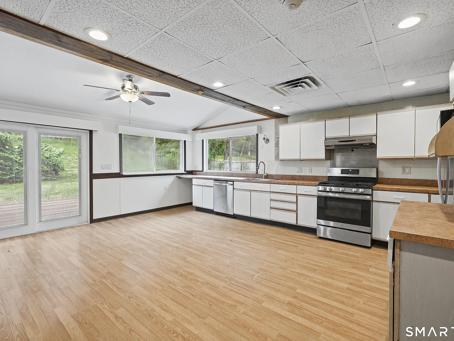 4 bed, 2.0 bath, 3043 sqft, $4,800 — Photo 1