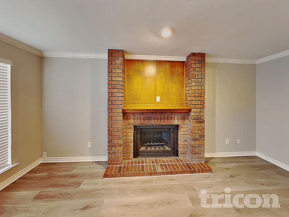 4th image of 2124 Glenn Ln