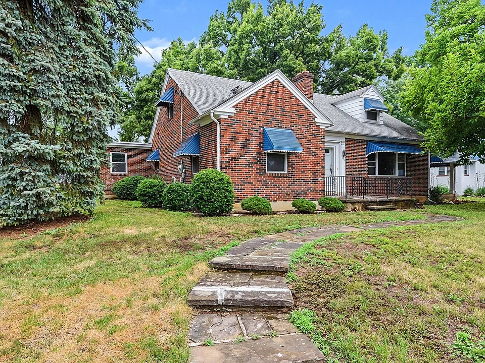 125 W Governor Rd