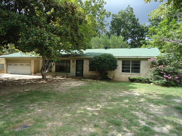 1st image of 2806 Marilyn Dr