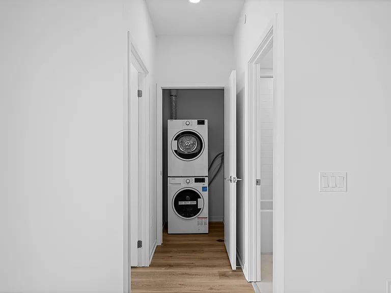 101 Roehampton Ave — Photo 100