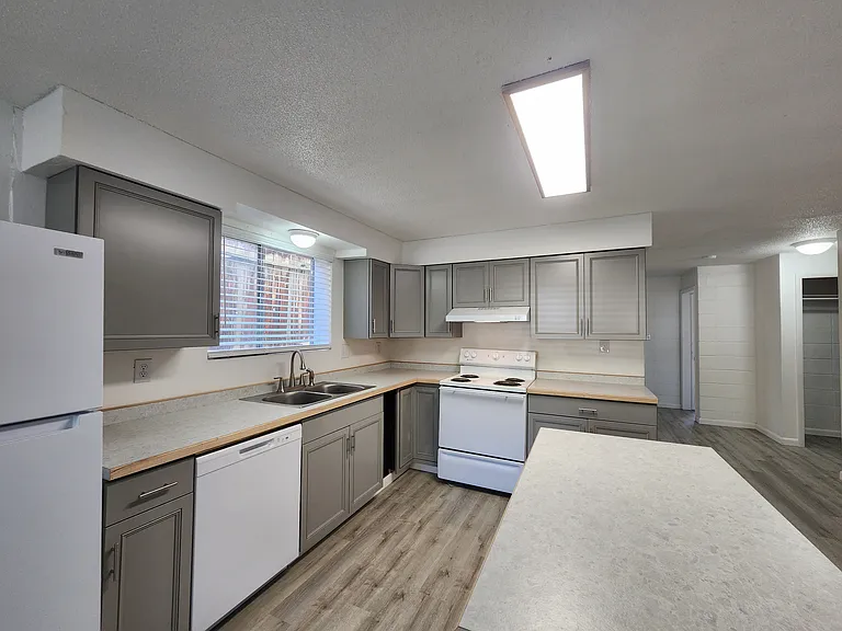 1103 Main St #4 — Photo 8