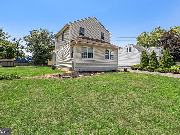 3rd image of 208 S Garfield Ave