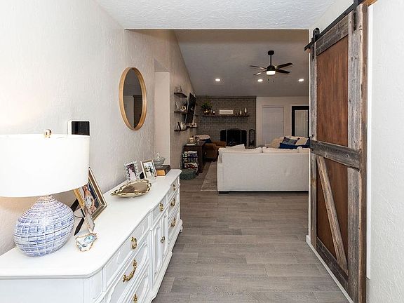 4th image of 2019 Crestmont Dr