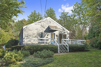 1st image of 4 Oak Ledge Ln