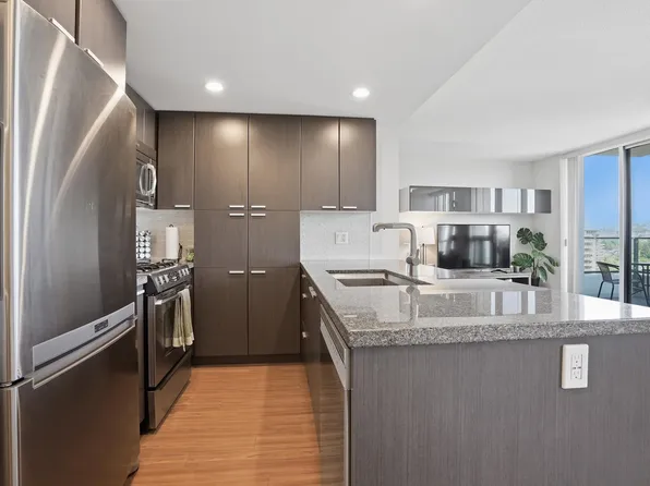 2232 Douglas Rd #2605, Burnaby, BC V5C 0G9