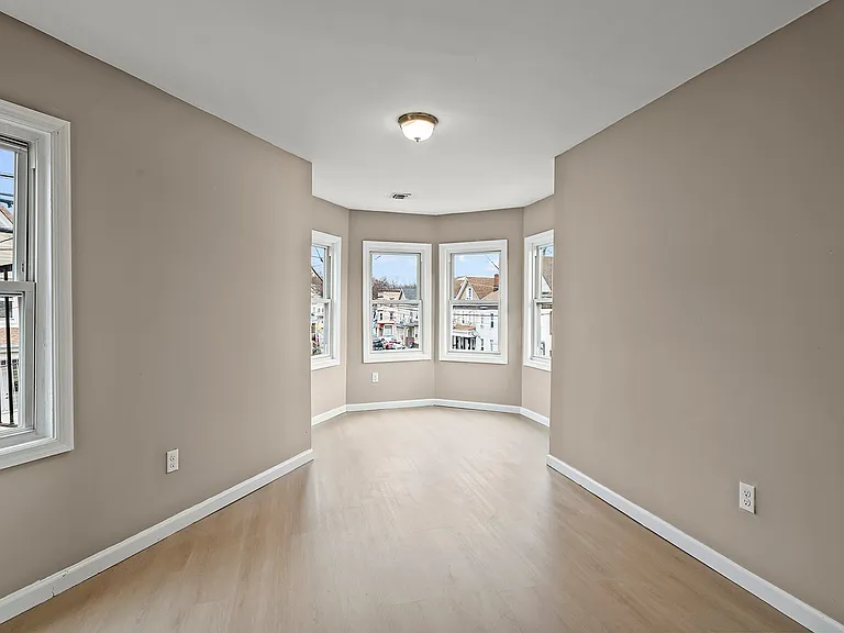 113 E Main St #2 — Photo 6