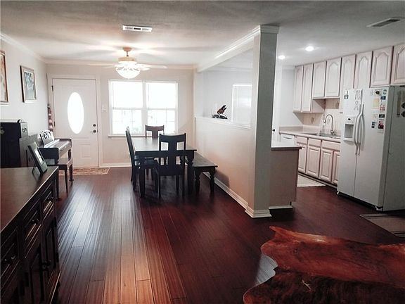5th image of 800 Aransas Dr