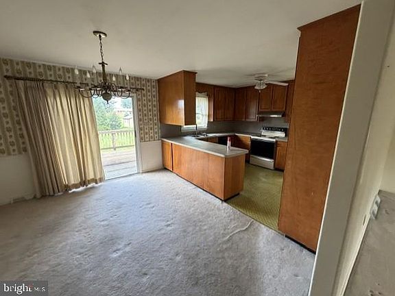 3rd image of 17818 Daisy Dr