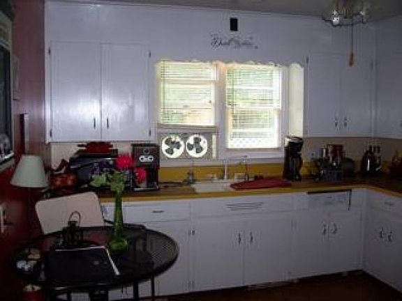 4th image of 52 Allendale Ave