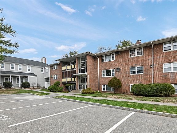 2nd image of 206 Rock St APT M3
