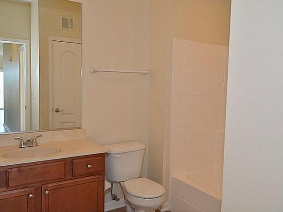 4th image of 912 Southmoor Dr