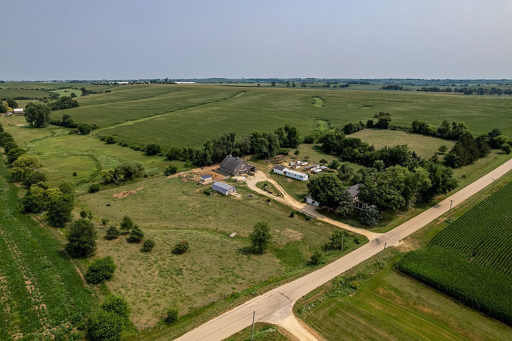 12361 N Henderson Rd - Property Image
