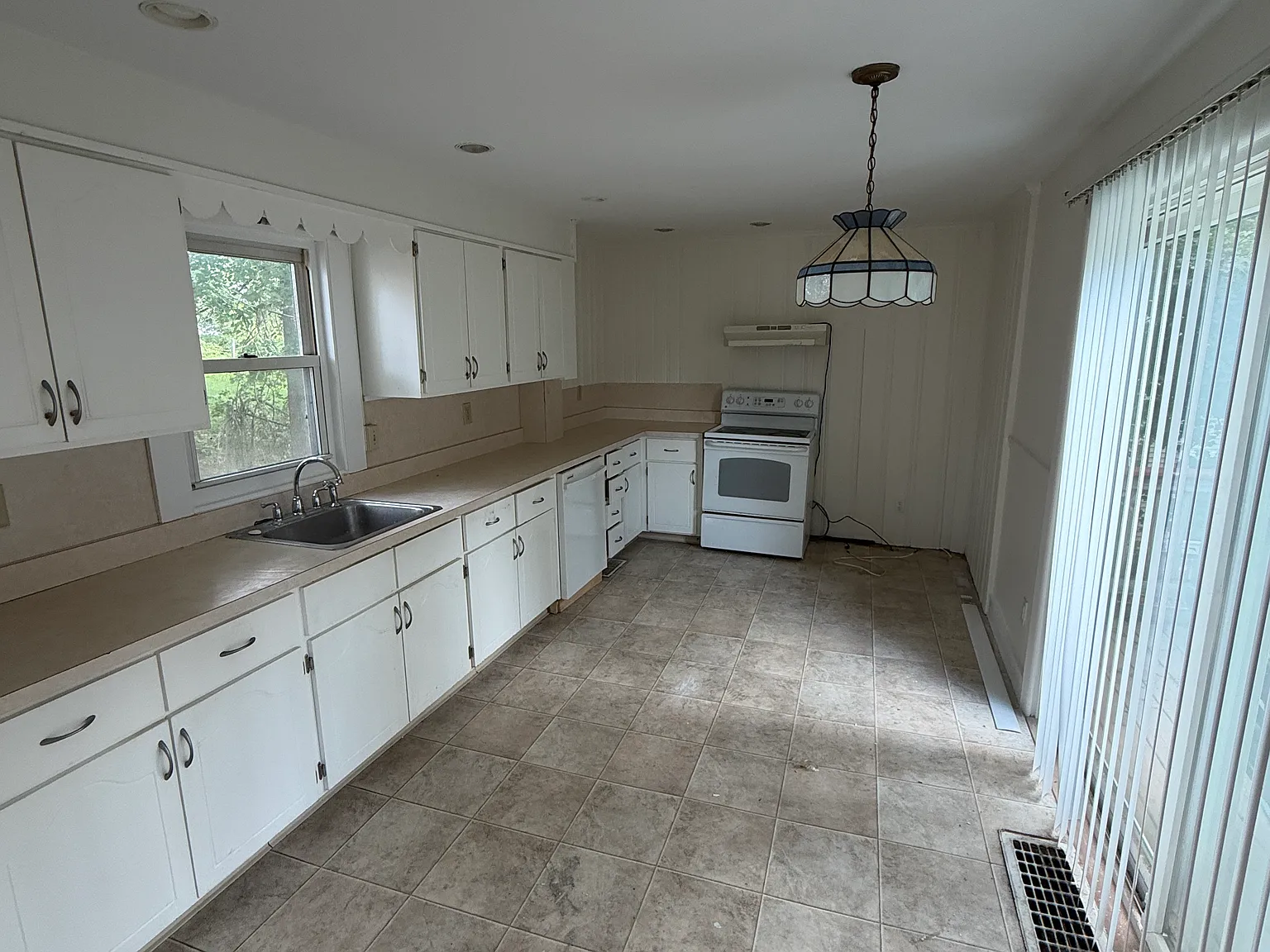 3 bed, $3,200 — Photo 3
