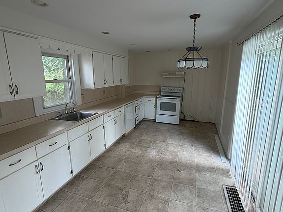 3rd image of 5 Kings Ct #5