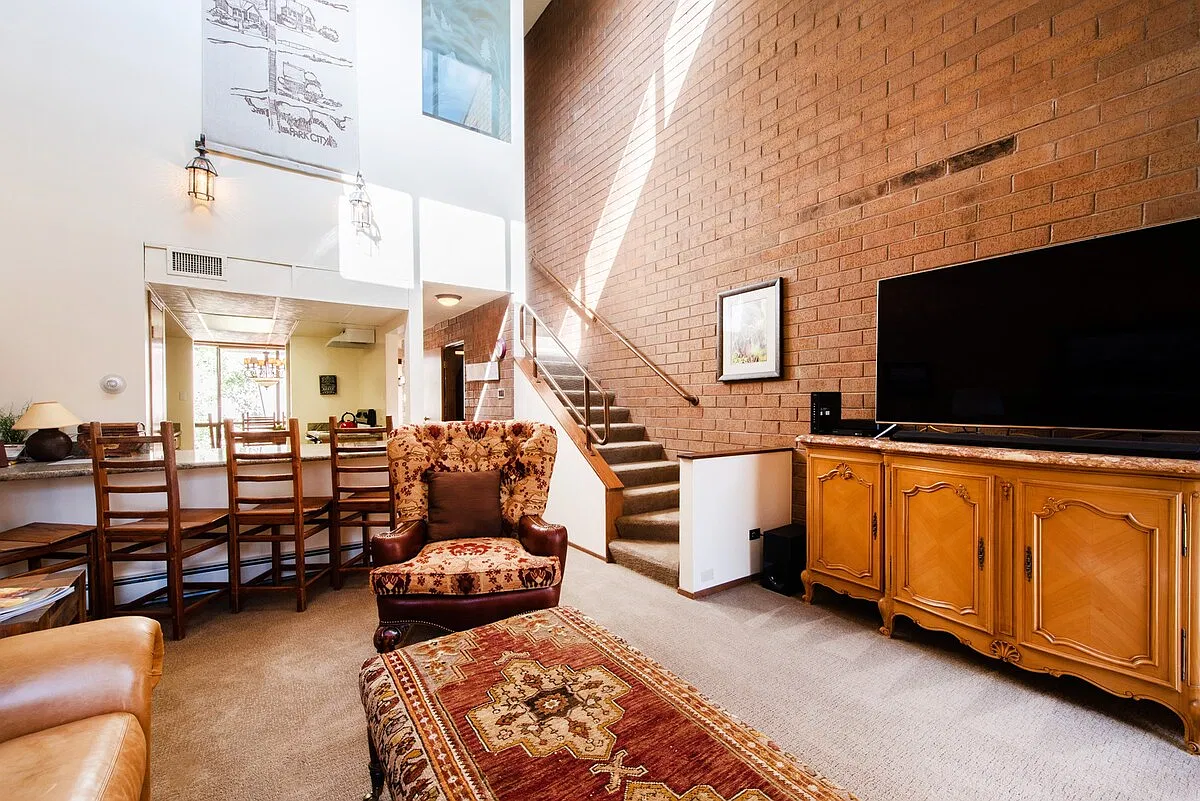2 bed, 2.5 bath, 1400 sqft, $3,300 — Photo 4