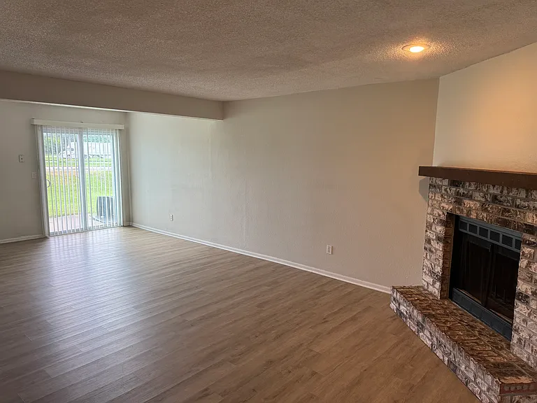 1311 SE 8th St — Photo 2