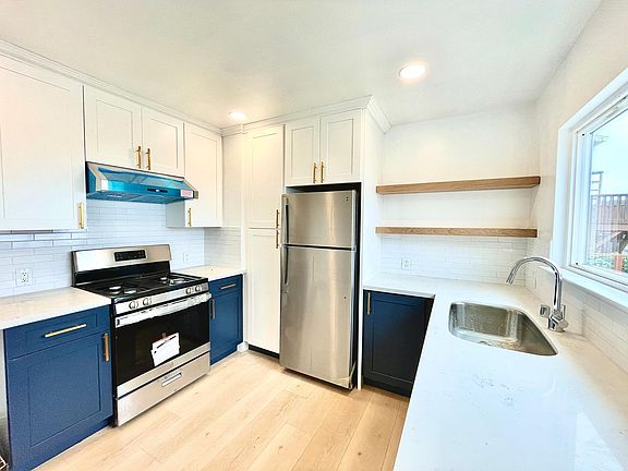 Fully remodeled kitchen w/ stainless steel appliances